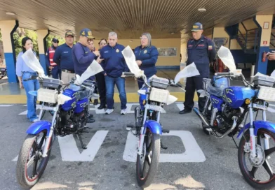 Alcalde José Mosquera fortalece seguridad en Lagunillas con nuevas unidades para Bomberos