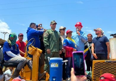 Gobernador Luis Caldera impulsa asfaltado y salud en Valmore Rodríguez