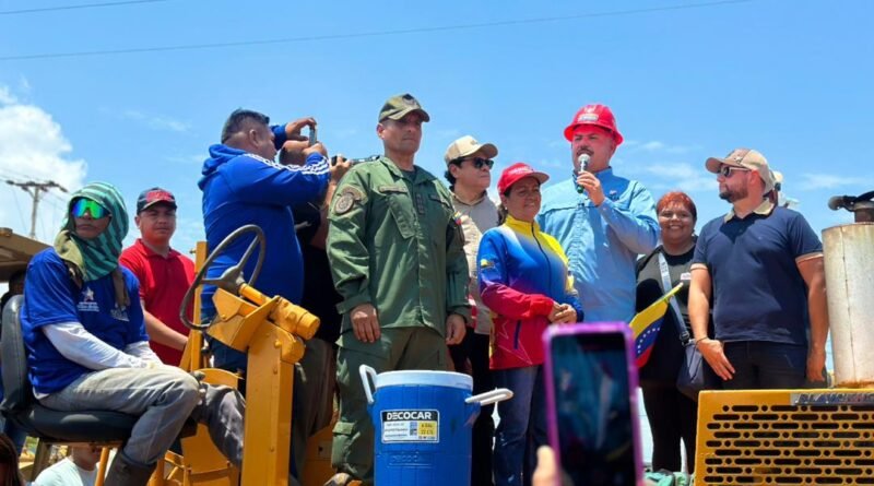 Gobernador Luis Caldera impulsa asfaltado y salud en Valmore Rodríguez