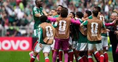 México rompe maldición y gana debut histórico en Mundial