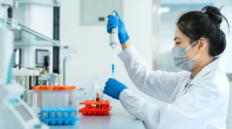 Vacuna creada con IA marca avance contra futuras pandemias