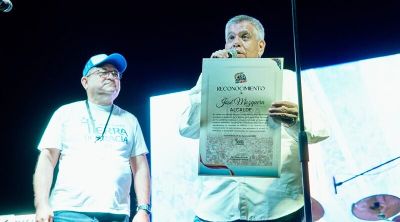 Organizadores de la "Marcha para Jesús" entregaron reconocimiento al alcalde José Mosquera